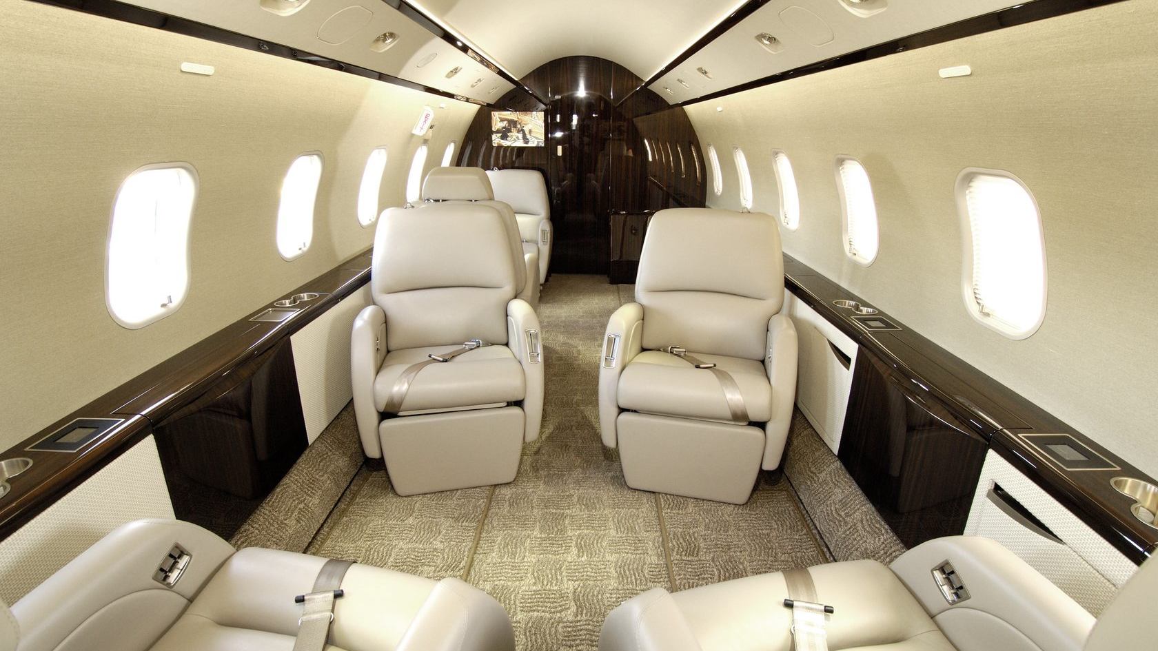Challenger 850 - exterior and cabin