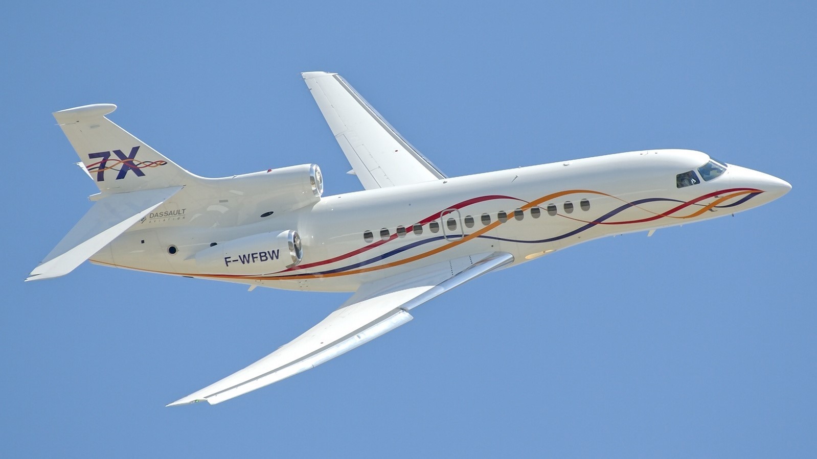 Falcon 7X - exterior and cabin