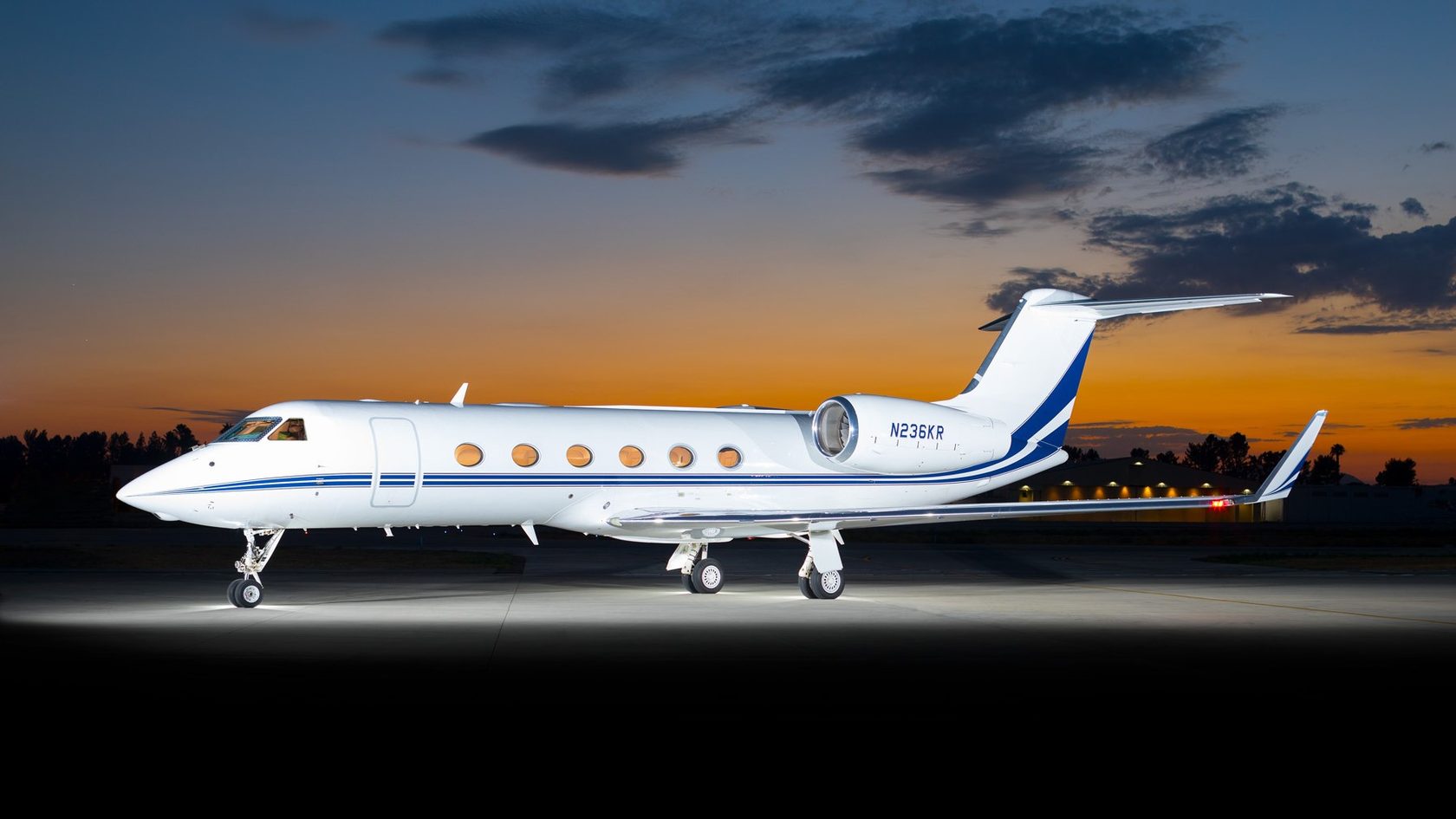 Gulfstream G450 - exterior and cabin