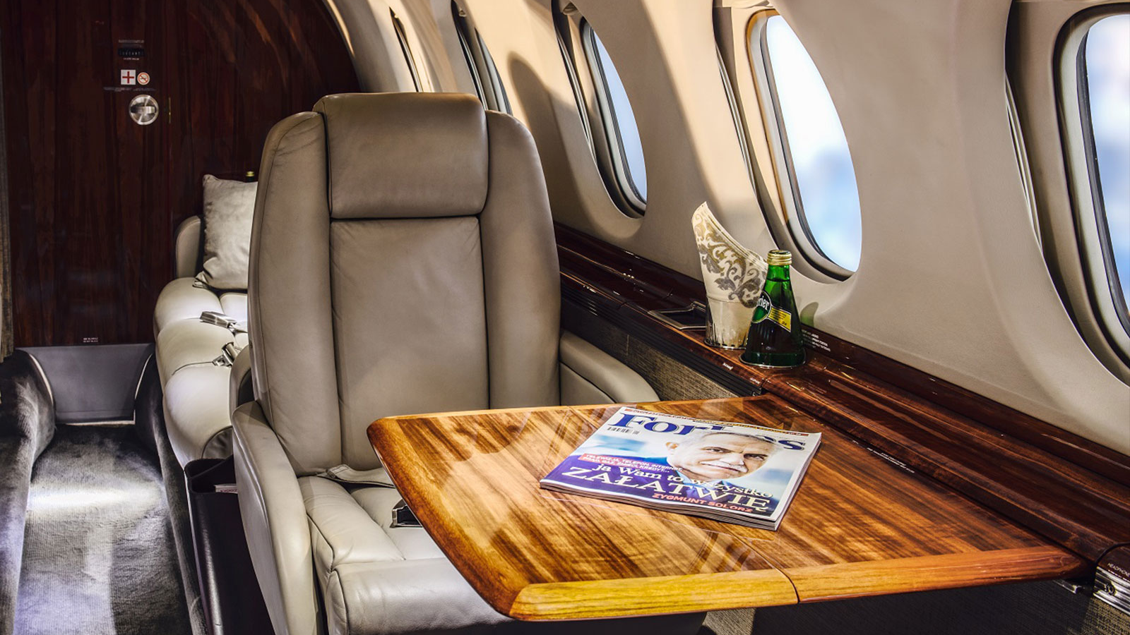 Hawker 750 - exterior and cabin