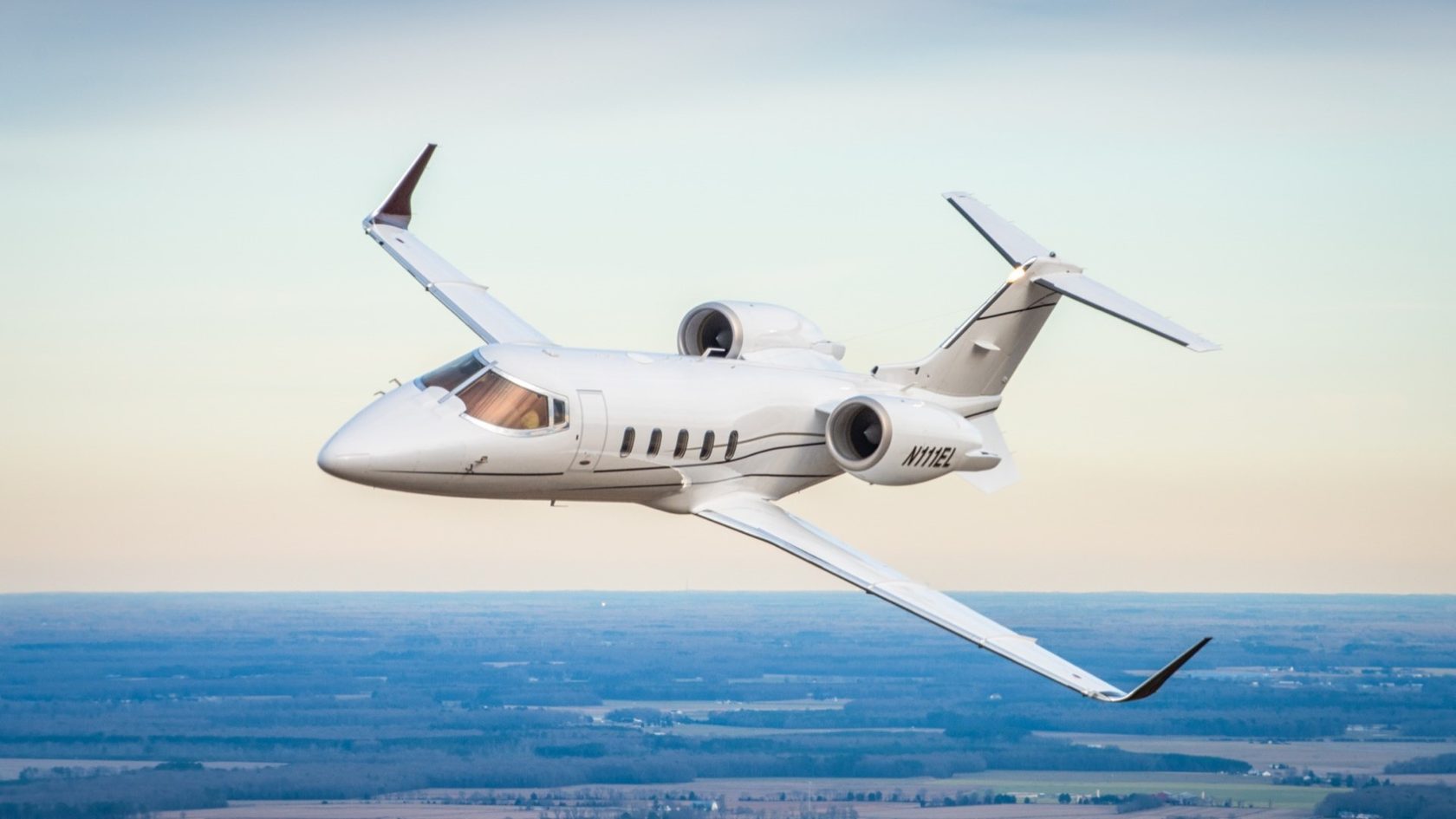 Learjet 60XR - exterior and cabin