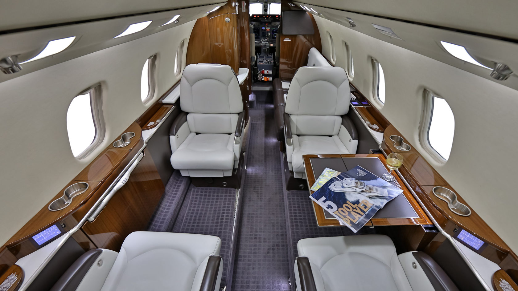 Learjet 60XR - exterior and cabin