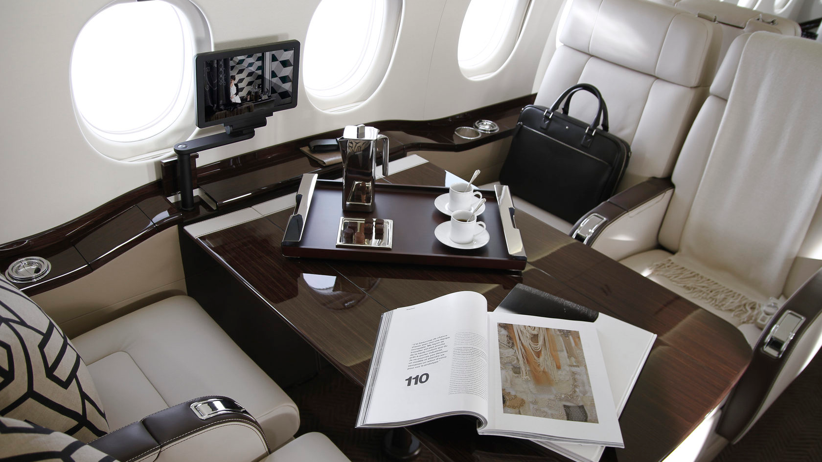 Falcon 2000 series - exterior and cabin