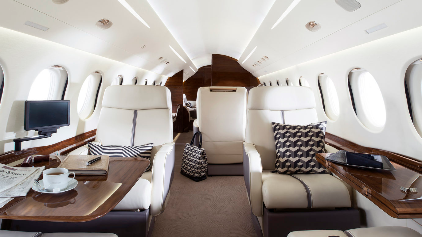 Falcon 7X - exterior and cabin
