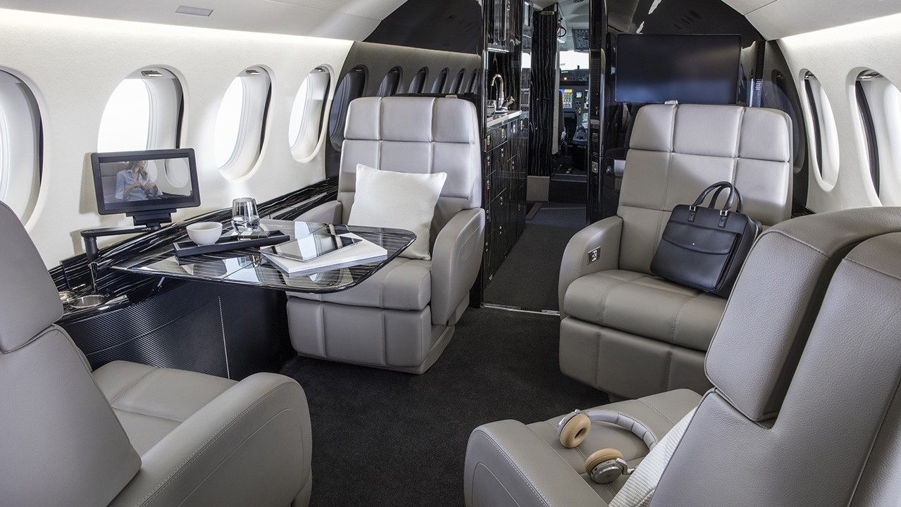 Falcon 8X - exterior and cabin