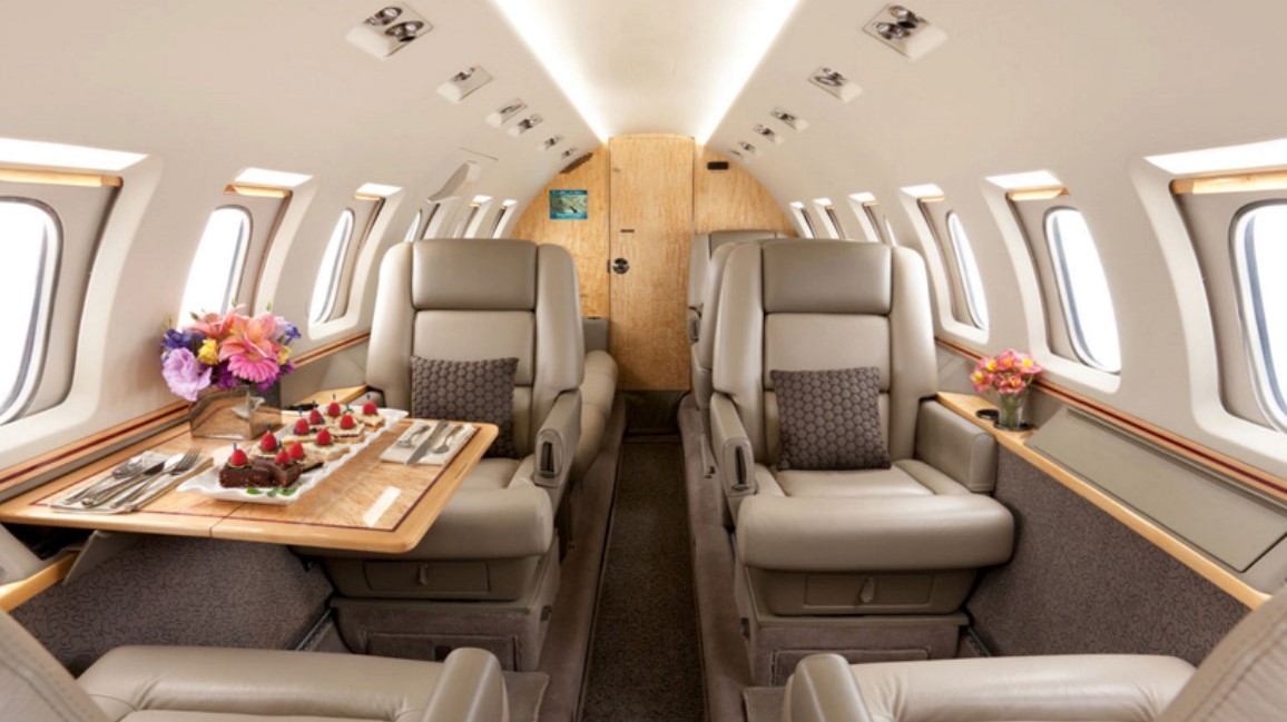 Hawker 1000 - exterior and cabin