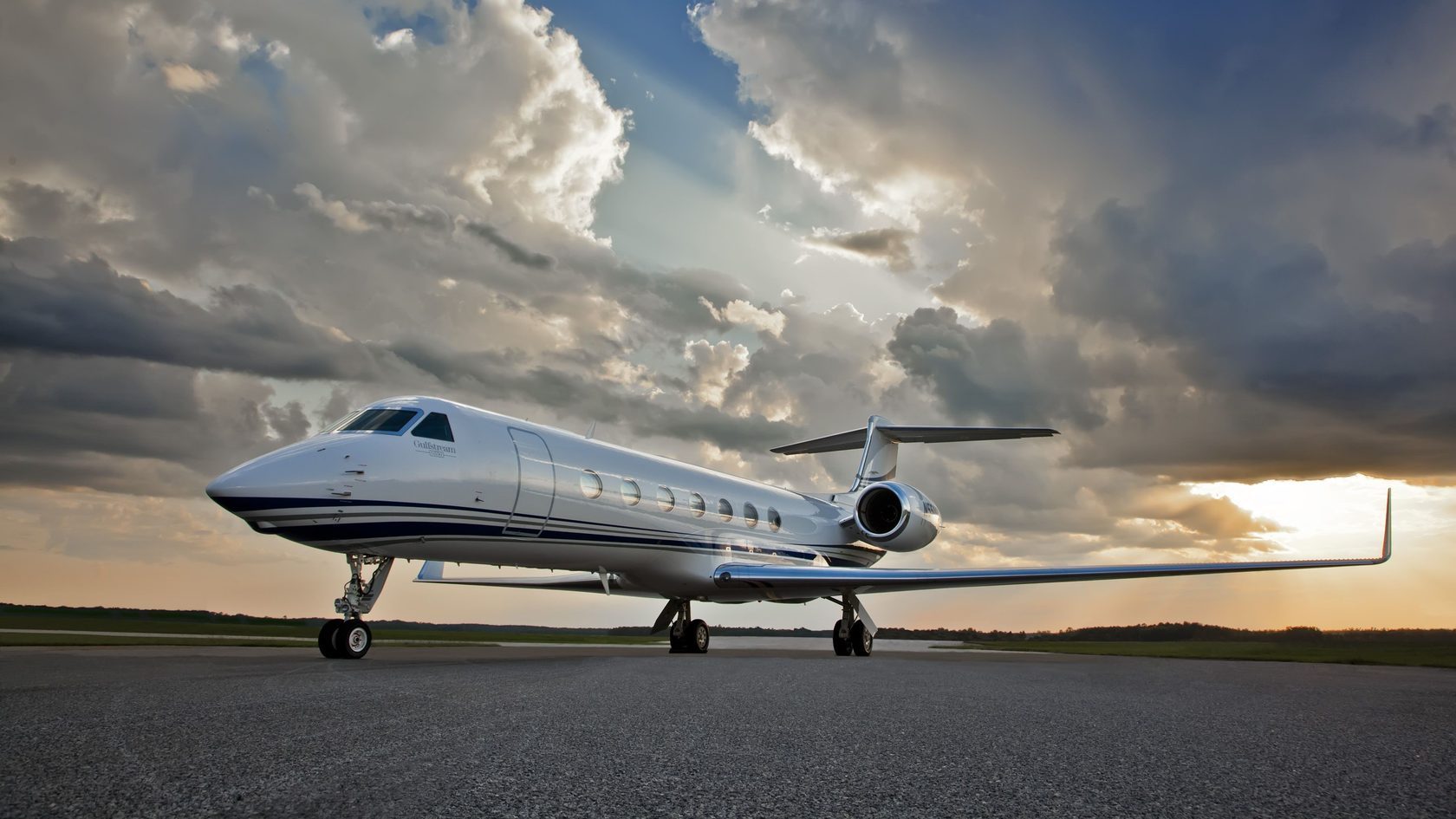 Gulfstream G550 - exterior and cabin